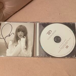 Taylor swift SIGNED The Tortured Poets Department TTPD CD